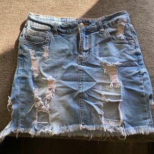 Shredded mini Denim skirt